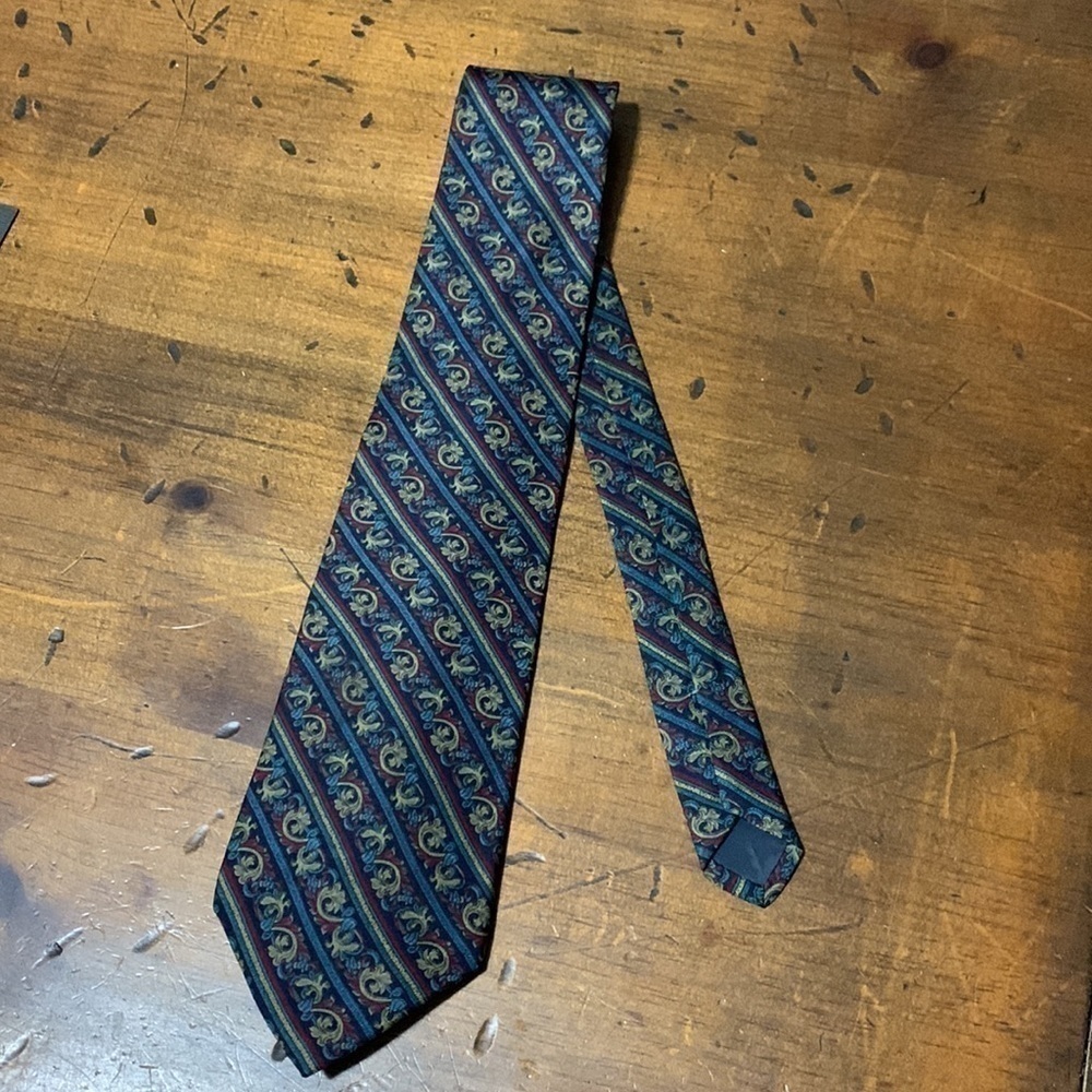 Smithsonian Institution “Regents Tie” from a scroll motif in the Regents Room